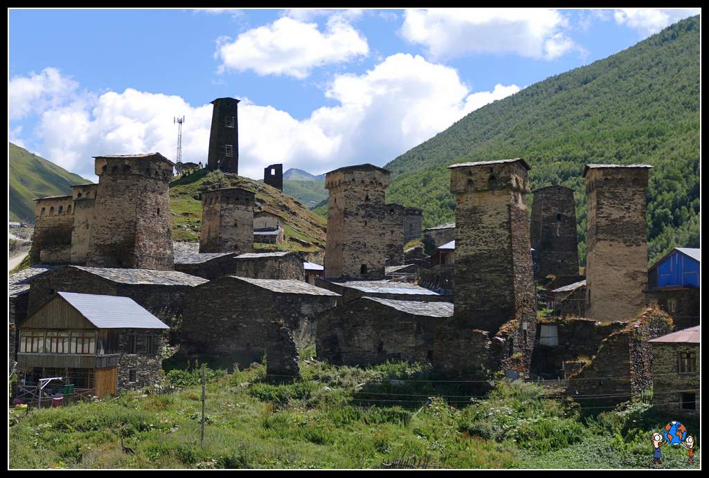 Torres medievales Koskhi en Ushguli
